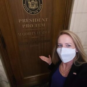Amy Hargreaves Instagram - Spent a fun few overnights recently with the @sho_billions gang filming in the majestic NY State Senate building--

Loved reuniting with some fave NY actor friends as well as @sho_homeland director 
#DanAttias 

Swipe right for some practice gavel-whacking
