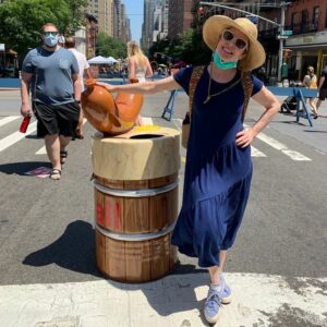 Amy Hargreaves Instagram - We did it #NYC 💥
Street fairs are back 🌭