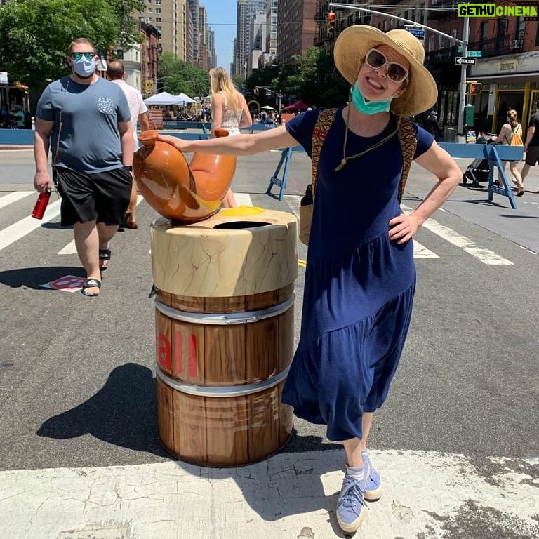 Amy Hargreaves - 2.2K Likes - We did it #NYC 💥
Street fairs are back 🌭