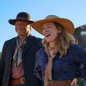 Amy Hargreaves Instagram - That’s a wrap on my very first Western…. giddyup!🌵🐎 🤠

#TheWarrant coming in 2023 
#BreakersLaw
📷 @deeann.deaton