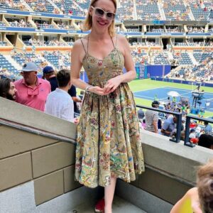Amy Hargreaves Instagram - hardly working
(on my backhand)
🎾 🎾 🎾

Thanks @heineken_us 🍺