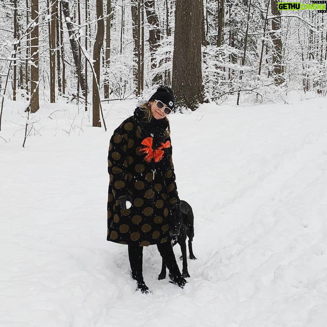 Amy Hargreaves - 2K Likes - SuperSnow Sunday with Fred 😍