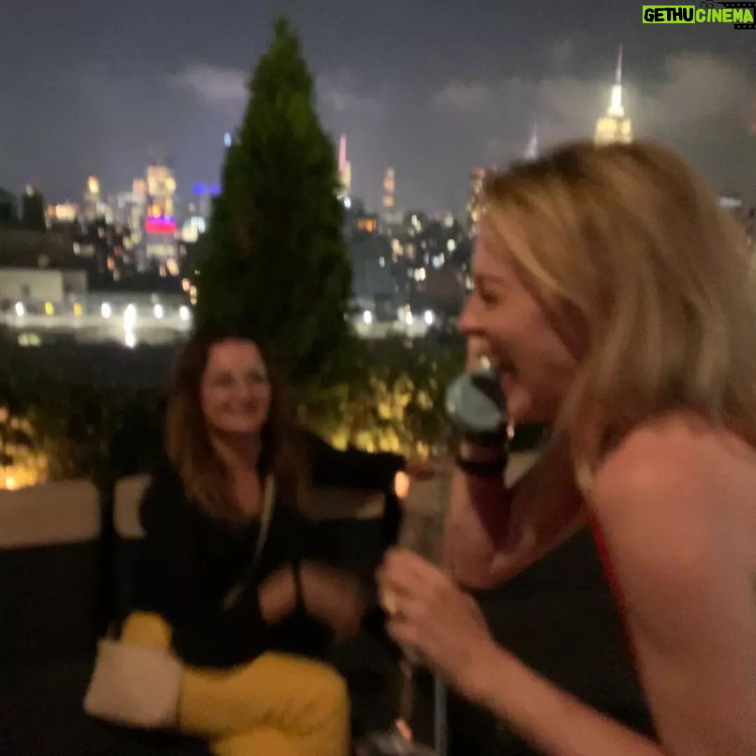 Amy Hargreaves - 1.8K Likes - that time @therealalisonwright eavesdropped on an entire pretend conversation I had on a fake phone at a roof top party 😍 ☎ #actors
📷 @alysonshocker
