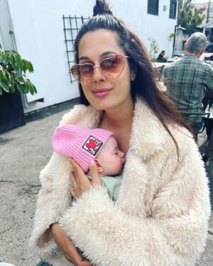 Amy Maghera Instagram - I am so lucky I get to be your Mama 🤗💕Have a good Sunday one and all! #venicebeach