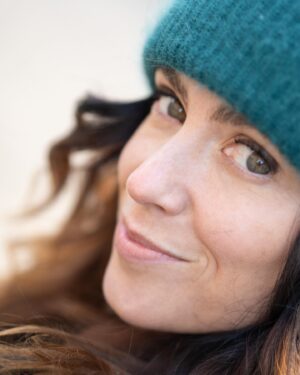 Amy Manson Instagram - 👒 🪞 

@monolith.pix 📸