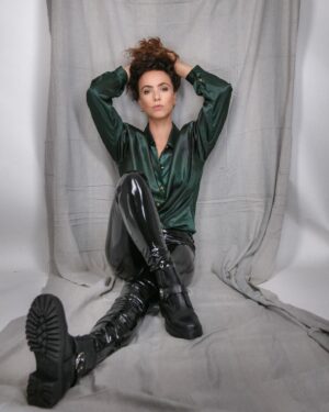 Amy Manson Instagram - @timmacklinphotography 📸 

This was such a special shoot💚 Thank you for holding space for me and gifting me that beautiful energy. You talent, morphing it into these 💚