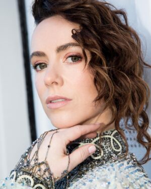 Amy Manson Instagram - ✨ ✨✨

@jemimashoots 📸 
@giorgioarmani 
@gavinnorton