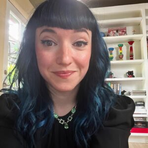Amy Shira Teitel Instagram - Sneaky little set selfie today. Coming soon to a TV near you! (I actually have no idea when these episodes will air, and I don’t think I can even tell you what the show is! But my hair colour is amazing!) #tv #author