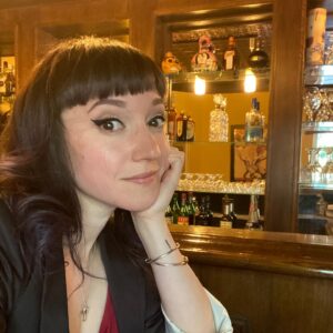 Amy Shira Teitel Instagram - Had a shoot yesterday in what felt like an ancient castle, and it also had a full bar? There was a harp in the living room and tapestries everywhere! It was amazing and I wanted to just poke around the house for hours but, you know, politeness and respect and all that fun stuff. #author #tv