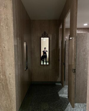 Amy Shira Teitel Instagram - I’m OBSESSED with how gorgeous the Eisenhower Library is. It’s all marble, and apparently hand cleaned every two years. This is the hallway from the reading room to the bathroom… Even the bathroom is gorgeous! The lobby just feels amazing.  #ikelibrary #ilikeike