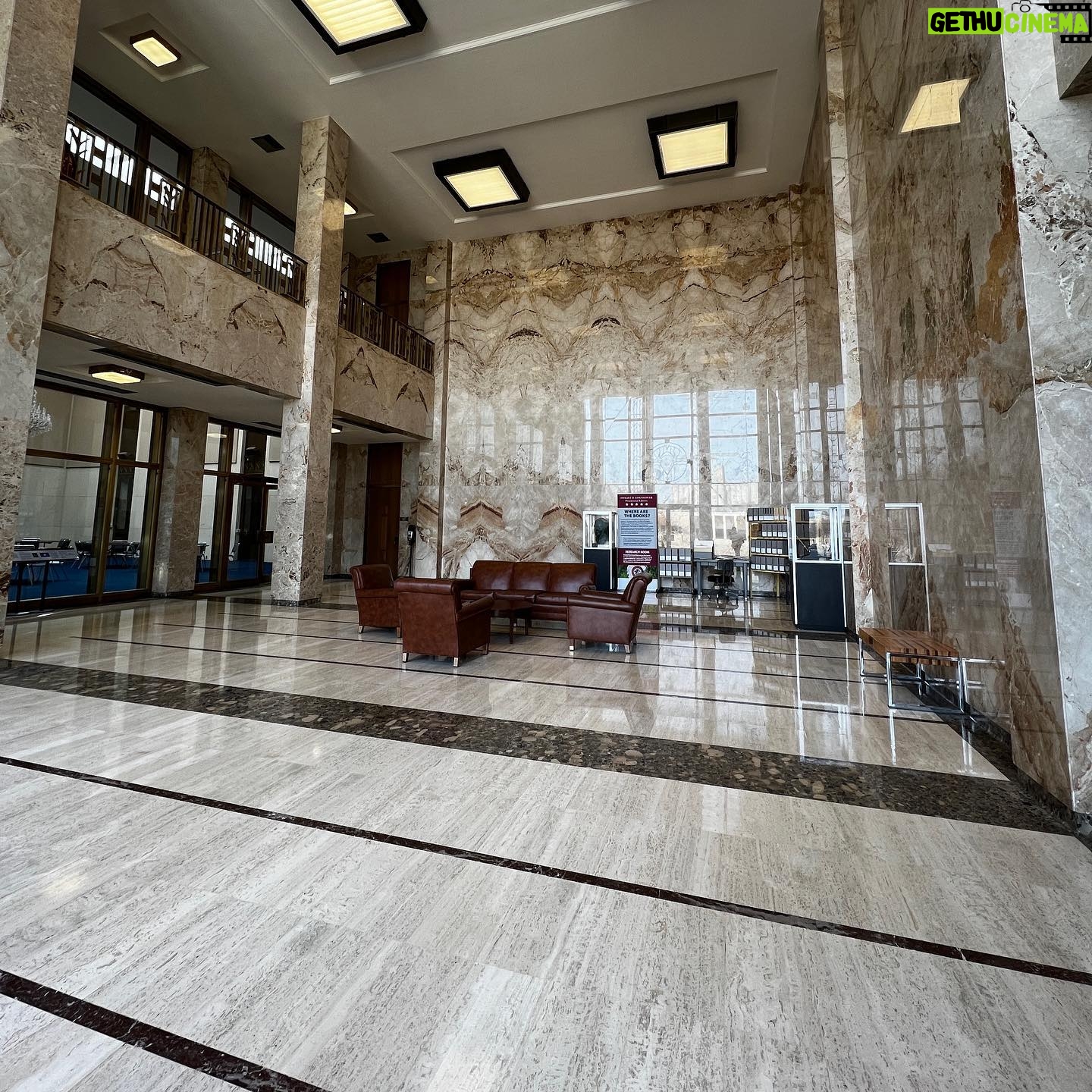 Amy Shira Teitel - 3.1K Likes - Iām OBSESSED with how gorgeous the Eisenhower Library is. Itās all marble, and apparently hand cleaned every two years. This is the hallway from the reading room to the bathroom⦠Even the bathroom is gorgeous! The lobby just feels amazing. #ikelibrary #ilikeike