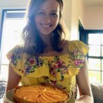 Amy Acker Instagram – Happy #piday! Hope your day is filled with sunshine and pie☀️🥧💛 (even if your pie is actually a tart like mine:))