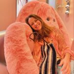 Amy Acker Instagram – Shopping in Myeong-dong. #seoul #travel #visitkorea #imagineyourkorea