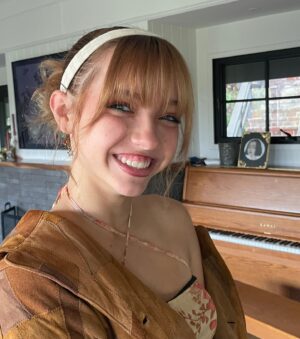 Amy Acker Instagram - Happy 17th birthday to our creative, kind, talented, intelligent, funny daughter! We love you @ava.carp ❤️❤️❤️