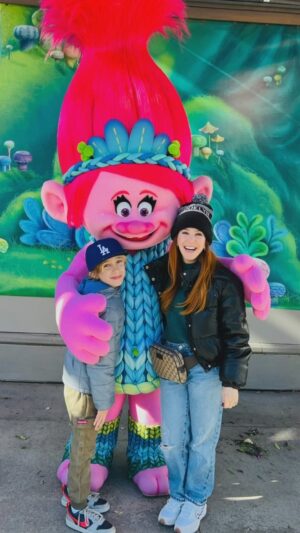 Amy Davidson Instagram - Lennox and his bestie, Hayden got tickets to Universal Studios from Santa! 🎅🏻🤩 There's nothing quite like watching these two run around the park in AWE😃 Truly a magical day!! Thank you, Ash for helping to make it happen! 🫶🏻😉