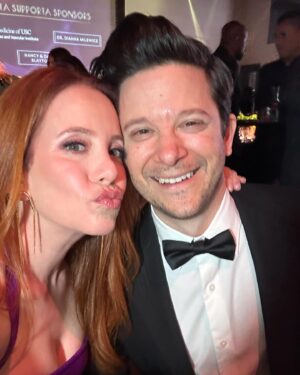 Amy Davidson Instagram - I rewrote this caption in my head a few times yesterday, and to be honest, my thoughts are still jumbled… What @yasbeckamy has created with the @johnritterfoundation and the work they are doing for aortic awareness is mind blowing. The lives the foundation is saving and the family units they are helping to stay intact is nothing short of extraordinary…And still, John is not here. John’s death was the catalyst for a foundation that continues to educate people and bring to light aorta health and awareness. John’s death has saved so many lives…Aortic dissections do NOT have to be a death sentence. 🙌🏻 But for John, it was… And if he knew the impact he would be making now, I truly believe he wouldn’t have had it any other way. Such bitter sweet feelings. So many emotions. 

The gala and silent auction raised so much money for the John Ritter foundation!! 👏🏻👏🏻 It was an honor to be on the auction committee amongst the amazing group of dedicated humans.  Thank you, Meredith, Amy and Jenn! Cheers to continuing to raise awareness and lots and lots of donations!!💜💜💜

I love you, John. I miss you. ♥️

Styling @curatedbysusansiegel 
Makeup @virtueandvixen 
Hair @lindsaytara28
