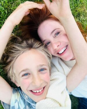 Amy Davidson Instagram - Impromptu photo shoot in the grass with my mini dude 📷🌱