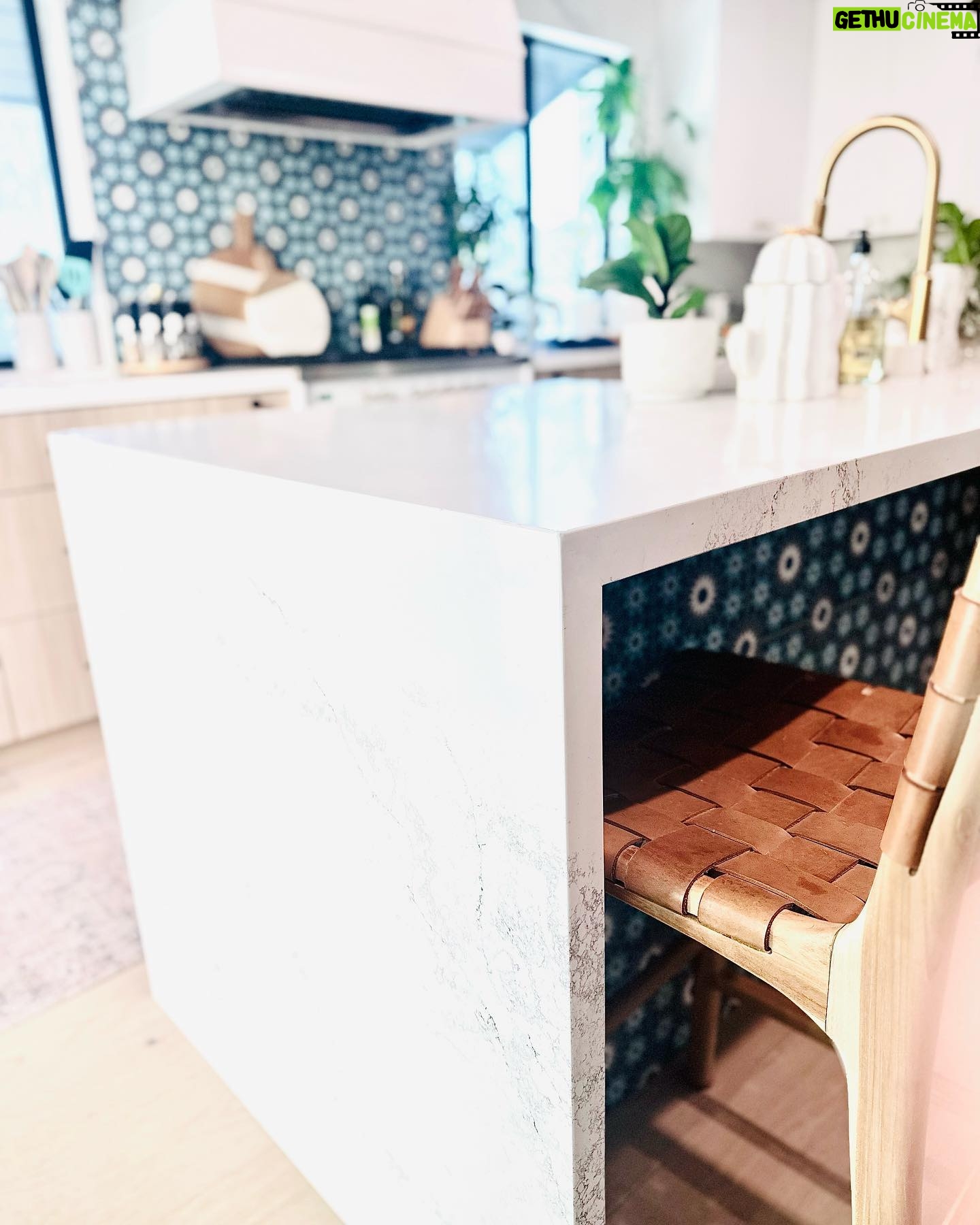 Amy Davidson Instagram - Working with @caesarstoneus for our kitchen countertops was a total dream! Our designer, Cynthia of @sodapopdesigninc loves their stone and when she introduced me, I was instantly sold! We knew we wanted chic, white countertops and when we saw the final design (Cynthia had chosen Empira white) it’s like she had read my mind. 🙌🏻 The waterfall edge!!!! Omigoodness, it’s even more stunning in person! 🤩 The veins in the stone are so unique. Some of them trail off on their own, and other veins clump into their own beautiful designs. CaesarStone slabs truly look like art. ✨ And bonus— they are easy to clean, maintain and are very durable. Thank you Cynthia and CaesarStone for making my dream kitchen come to true❣️🫶🏻❣️