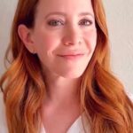 Amy Davidson Instagram - When you’re on vacation and get a realllly good audition you make it work with whatcha got—Some great bathroom lighting, a solid color blanket-thing from the bed and a hubby that makes it all come together— all before his tee time!! It took a minute but I think we got it🤪😉🎥