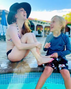 Amy Davidson Instagram - This was a year ago today!! Say Whaaaaat?! Time really does fly by too fast. I love you my little fish.🐟 I’m not ready for summer to be over. 👙🏊🏻‍♀️💦