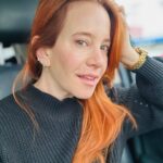Amy Davidson Instagram - I had a chia seed stuck between my two front teeth. I used a piece of my hair to floss it out. 🦷🫰🏻