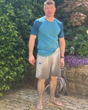 Amy Huberman Instagram - Happy birthday to you @brianodriscoll 🎉🥳🥳
Going to get you some shorts extensions (also known as trousers) for your birthday 🎁 
Because you’re away working in Poland I wonder if I could ask @craigadoyle to please give you a birthday wedgie from all of us 🤗
🎂 🎂🎂🎂🎂🎂🎂🎂🎂🎂🎂