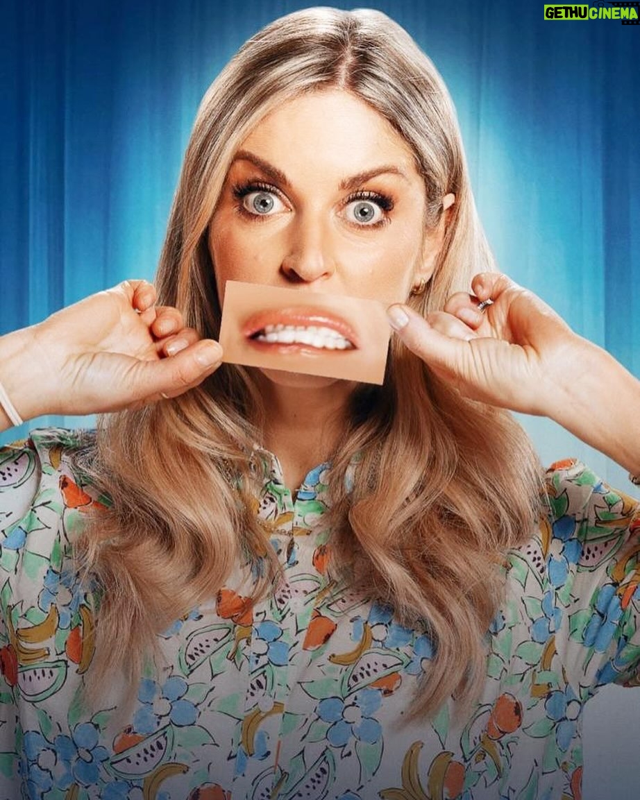 Amy Huberman Instagram - Got my teeeeef done for the show an’ all 👍 Catch me and the rest of the bunch on @primevideouk now #LOLIreland (Love when they say all eps ‘streaming’ now 🌊, but that is obvs down to my mermaid heritage 🧜♀️)