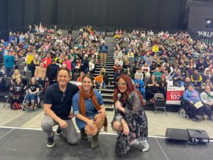 Amy Jo Johnson Instagram - Making memories with some of my favourite people. That’s what life is about. Nothing more fulfilling. Love you @teacrnica & @officialdavidyost and Leon!