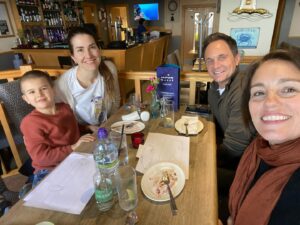 Amy Jo Johnson Instagram - Making memories with some of my favourite people. That’s what life is about. Nothing more fulfilling. Love you @teacrnica & @officialdavidyost and Leon!