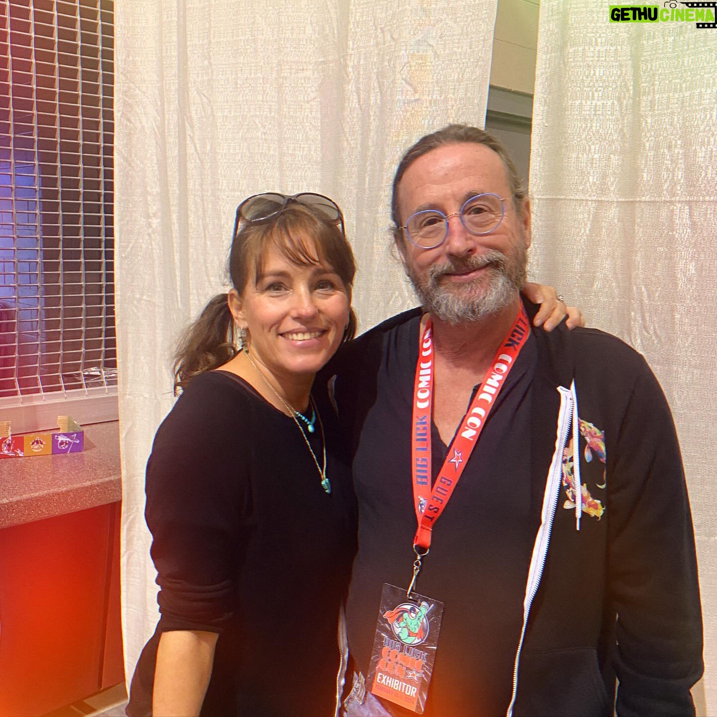 Amy Jo Johnson Instagram - Had such a great at time at @biglickcomiccon with @lexi.haas02 and family! Thank you @susan.haas.52 for all the help! 🦋#powerrangers @primetimeappearances