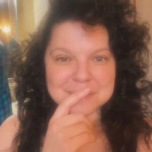 Amy King Instagram - Permed hair for a day!! I love changing it up!  But swipe to see my family’s reaction!😂😂😂

For those of you with naturally gorgeous curls you’re blessed!!