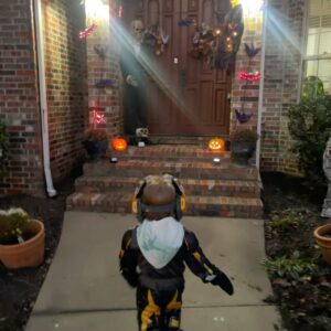 Amy King Instagram - Keep calm and call Bumblebee🌎
#tranformers #halloweencostume