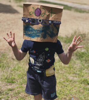 Amy King Instagram - Blinded by the light 🌒✨ #eclipse2024

The glasses kept falling off his head… so I had to get creative!! #eclipsemonster 😂😂