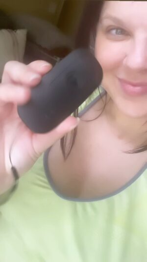 Amy King Instagram - I’ve had the @deerrun_official walking pad for 2 weeks now and I’m obsessed! It’s becoming part of my daily routine! I wake up before Dax and walk for 30 min and sometimes even longer. Rain or shine I start my day with getting my steps in! 👟deerrunwalkingpad 

Do you have a walking pad? Or do you want a walking pad!? I’ll answer questions! 🔽