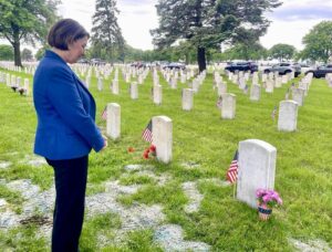Amy Klobuchar Instagram - I visited my dad’s grave today at the Fort Snelling National Cemetery. He wrote a book called “Heroes Among Us” that is about ordinary people doing extraordinary things. A fitting way to describe those that made the ultimate sacrifice for our country and our freedom.
