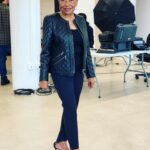 Amy Sherald Instagram - The Geraldine Sheraldine❤️💎❤️ at a @lafayette148ny shoot with me striking a pose #sagittariusmomsrock #neverlosthergroove #mothersday #amothersloveisforever