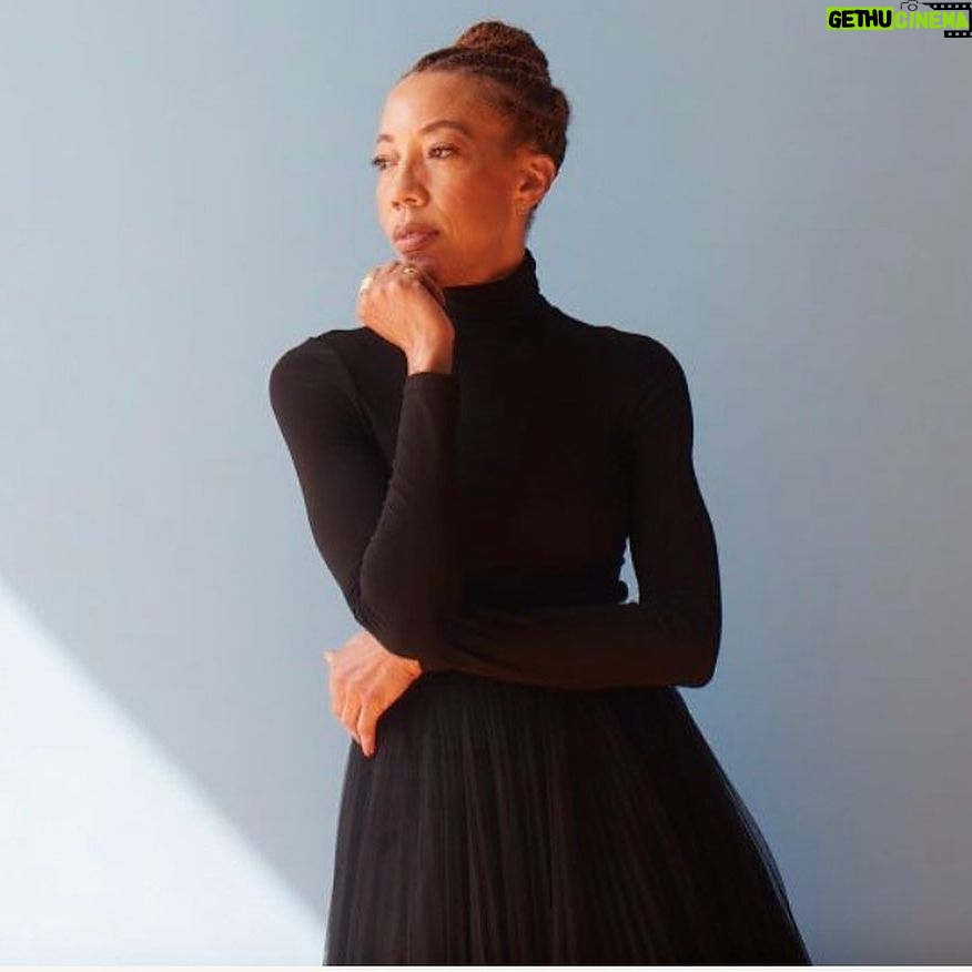 Amy Sherald Instagram - Magical moment to be featured in the @financialtimes London @bandrybarry it was truly an honor to share this moment with you. Captured by the brilliant @mingsmithphoto in @brandonmaxwell ❤️🧙🏼♀️#Hair by @myssmonique 🌹#oct12 #hauserandwirth #adventuresofkristinandamy