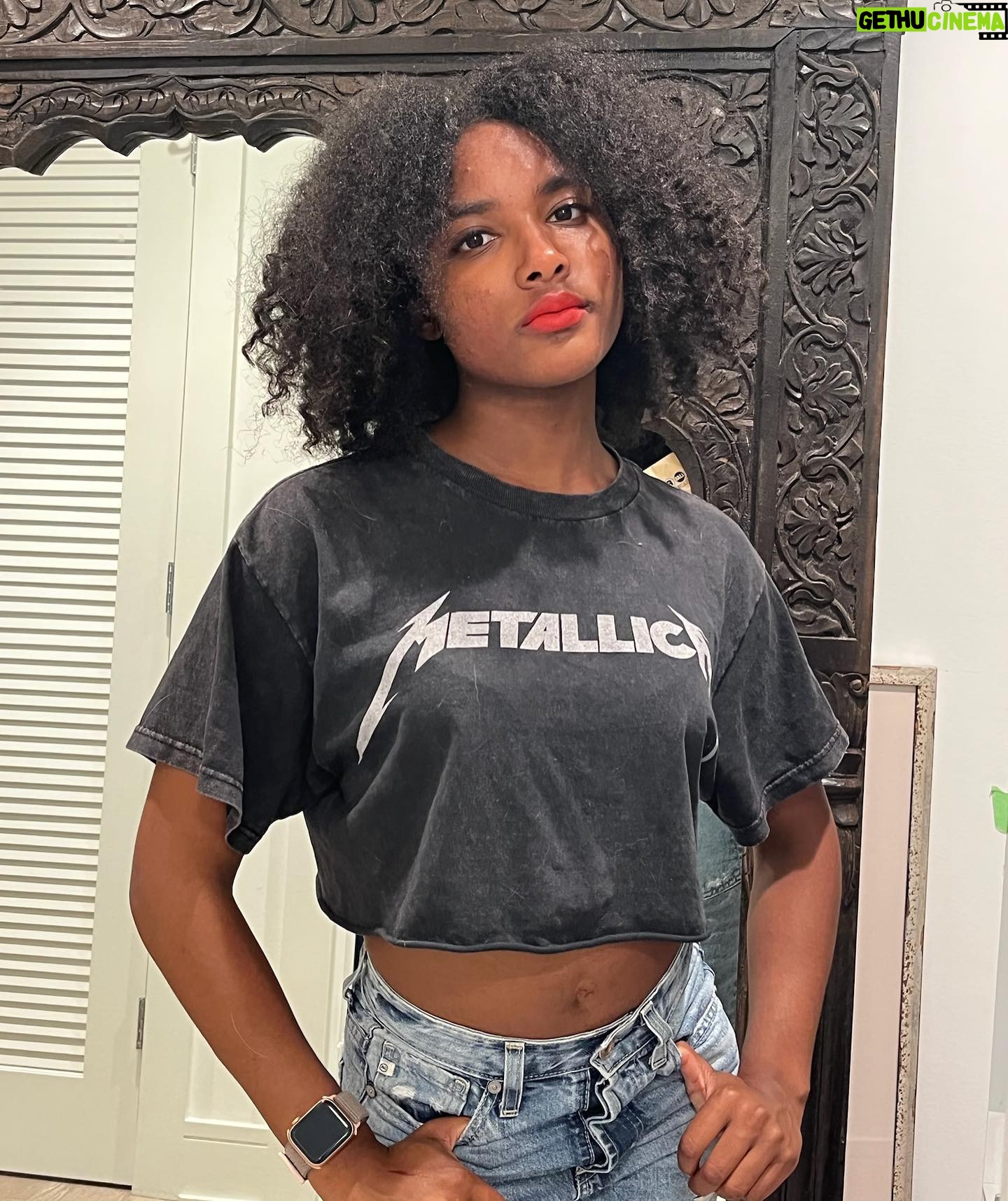 Amy Sherald Instagram - Happy 17th Birthday to the one that made me an auntie. You bring so much joy and laughter into our lives. @justt.carebare_ 🐻❤️📸: @pratorhurst