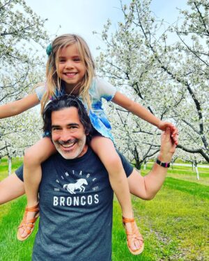 Amy Smart Instagram - Happy daddy’s day to these 2 🩵🩵 the OG Smarty you are a true original and such a lover of life! And Carter best 🌟daddy, Flora is so lucky! So am I.  Love you both! @carterooster
