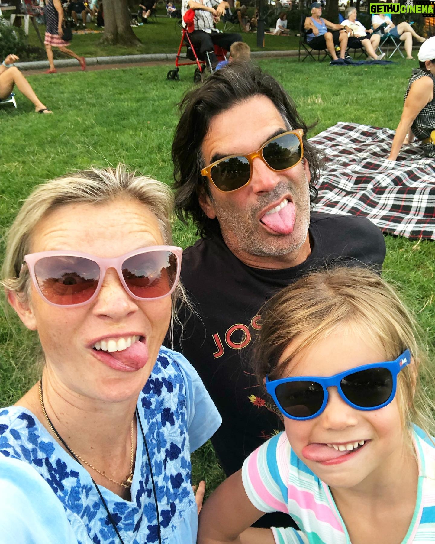 Amy Smart Instagram - Happy Birthday to a one of a kind! Carter you are super awesome! We love being around you and living it up together!! Youth has no age💕 cheers to 23… at heart. Love you @carterooster #classicfingerpoint