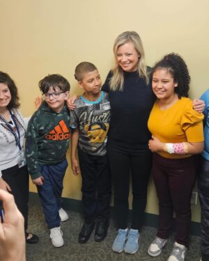 Amy Smart Instagram - Opening night at the 16th Annual at @reelabilitiesny film fest!! Ezra opened the fest directed by @tonygoldwyn 🎥Whoopi was honored and in the film. ✨ 40 films picked to tell stories that includes people with disabilities. Our film @rallycapsthemovie made it in and then we had the honor to go to Mill Neck School for the Deaf the next day and screen the film w subtitles and meet some of the kids. My heart is bursting. So much gratitude to share that morning with them. 🤟🏽 Bradley,the principle, was so amazing!! Heart of gold. 💛