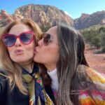 Amy Smart Instagram - You are breathtaking Sedona!! Can’t wait to go back to these red rocks and lay on a vortex again✨⛰️🌀Girls weekend to fill the soul and an awesome film festival that showed Rally Caps!! @escdunkys @amandaroserowan @sedonafilmfestival
