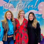 Amy Smart Instagram - You are breathtaking Sedona!! Can’t wait to go back to these red rocks and lay on a vortex again✨⛰️🌀Girls weekend to fill the soul and an awesome film festival that showed Rally Caps!! @escdunkys @amandaroserowan @sedonafilmfestival
