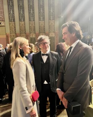 Amy Smart Instagram - What a truly illuminating night at The Art of Elysium 2024 gala with the magnificent Neal Gaiman as the visionary. ✨Heaven is a library. ✨So grateful Carter and I got the Spirit of Elysium honor. Love you @jenniferkhowell for your longtime friendship and congratulations on 25 years!!! You hold this charity up with your strength, perseverance and humongous heart 💜 @theartofelysium @carterooster @iamjacoblusk @officialnikka @masonalexanderpark