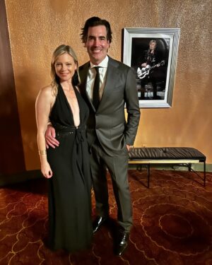 Amy Smart Instagram - What a truly illuminating night at The Art of Elysium 2024 gala with the magnificent Neal Gaiman as the visionary. ✨Heaven is a library. ✨So grateful Carter and I got the Spirit of Elysium honor. Love you @jenniferkhowell for your longtime friendship and congratulations on 25 years!!! You hold this charity up with your strength, perseverance and humongous heart 💜 @theartofelysium @carterooster @iamjacoblusk @officialnikka @masonalexanderpark