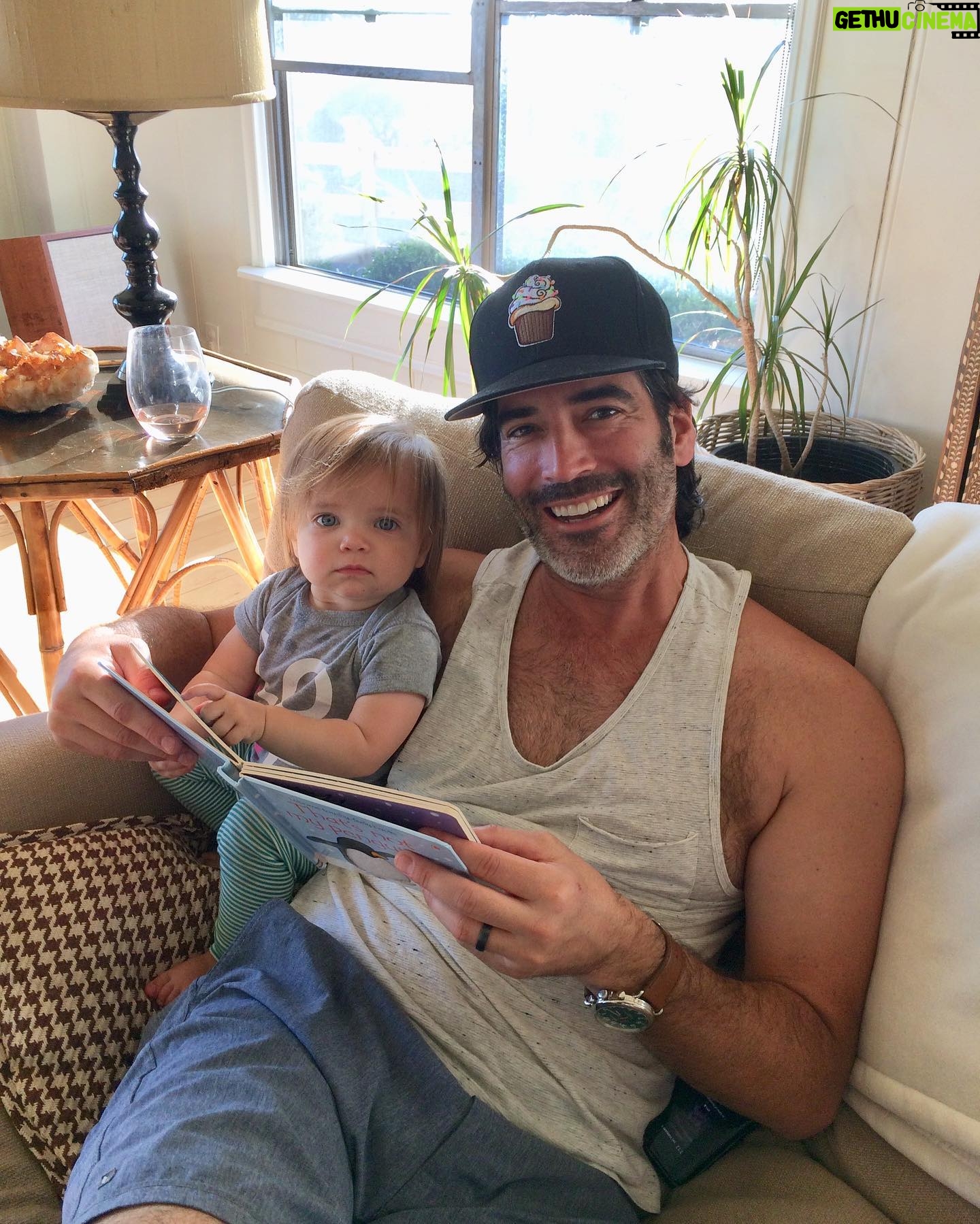 Amy Smart Instagram - Carter I didn’t think a person like you existed and I’m so lucky to share life together. You are a stellar human and the best daddy to our girl. We are both so lucky! Keep being cool in that tie Flora made you! @carterooster #happydaddysday