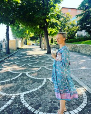 Amy Smart Instagram - Best work/play trip to France!!! Awww the food and beautiful old world charm! 🇫🇷 #soromantic