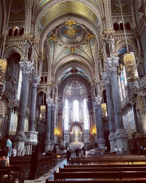 Amy Smart Instagram - Best work/play trip to France!!! Awww the food and beautiful old world charm! 🇫🇷 #soromantic