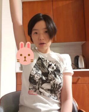 An Young-mi Instagram - 참 이상하다..
머리카락은 계속 빠지는데..
왜 겨드랑이털은 더 많아지지🙄

#알려주세요인둥이들 #영화오픈더도어 #오픈더겨드랑이 #다행이다 #추워져서😇