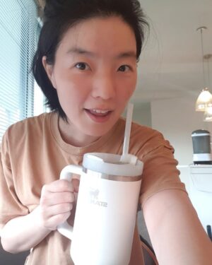 An Young-mi Instagram - 이제 얼~추 3kg남았닷.. 🥲🙈🤪

#물하루에1리터씩마시기 #오늘부터시시시작🙋‍♀️